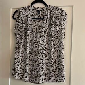 H&M Black and White Sleeveless Blouse with Mandarin Collar